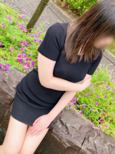 初美　りおん