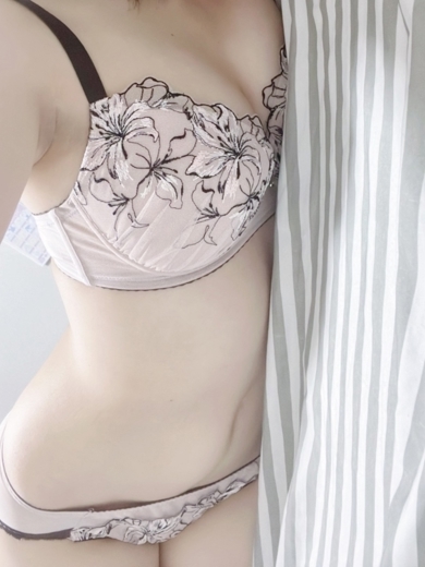 即イキ淫乱倶楽部　船橋店 outcall escort service SHIZUKU