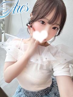 りり【色白美乳学生】