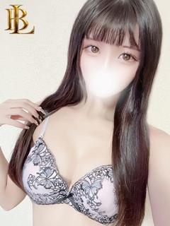 あやの【幼さ残る黒髪美少女】