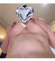 主張の激しい乳首