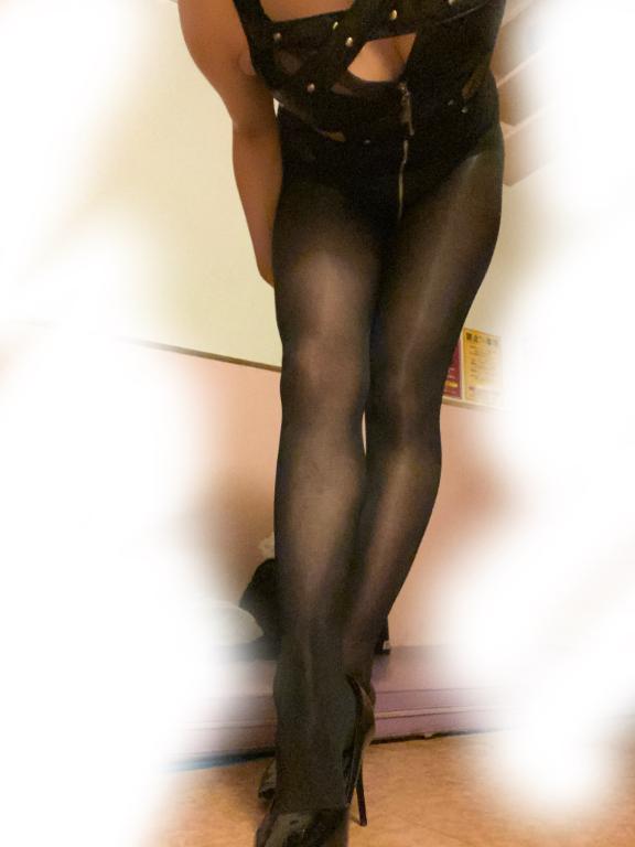 足ですりすり♡