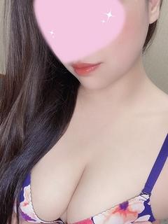 すずね【放尿無料の色白美女】