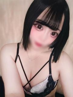 なぎ『黒髪ボブの清純美少女』