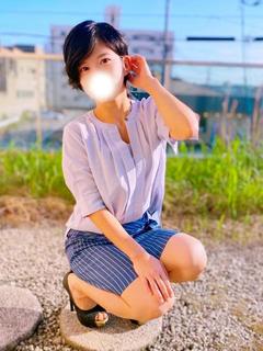 かなえ『玩具で潮吹き確実マダム』
