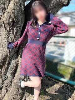 ほまれ『潮吹き必須の美人妻』