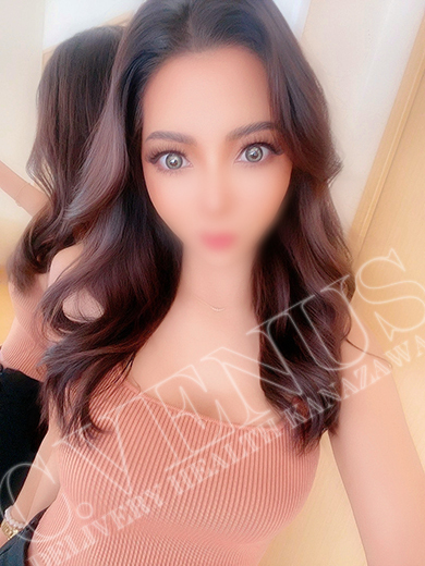 まりな【F乳の爆乳綺麗系】