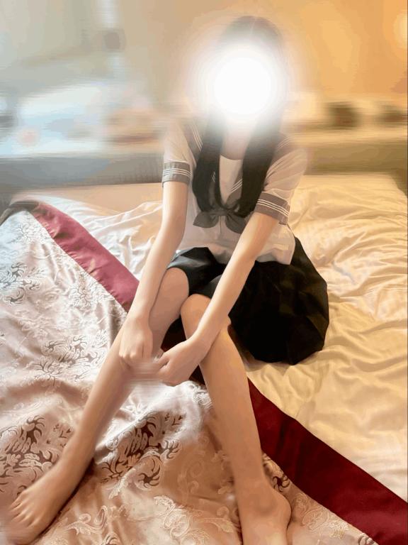 制服姿で...🔞