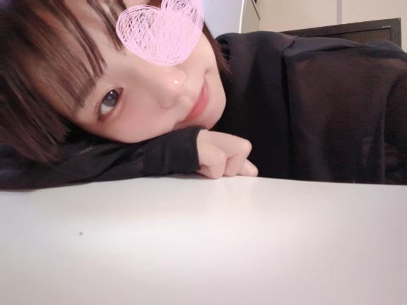 雨の日、モモが癒してあげる🩷