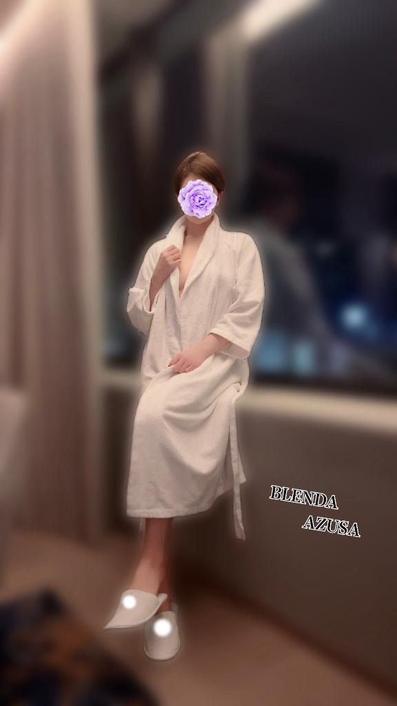 バスローブ姿のエッチなお姉さん