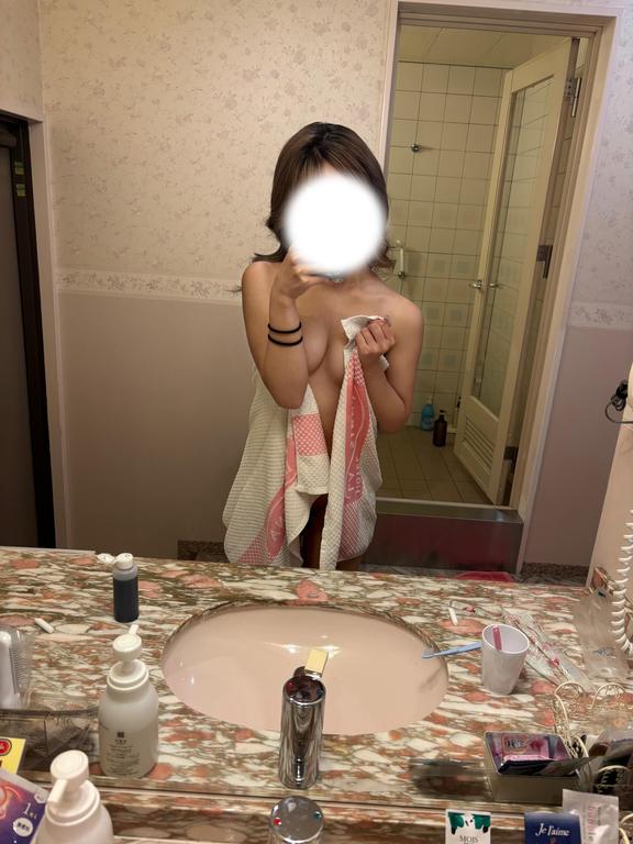おっぱい吸いながらシコシコされたい？？