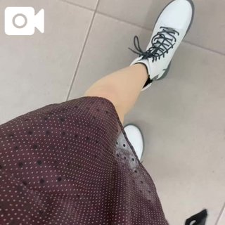 モゾモゾ…