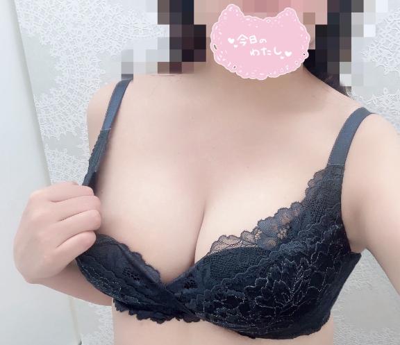 ﾁﾗﾘ..💕