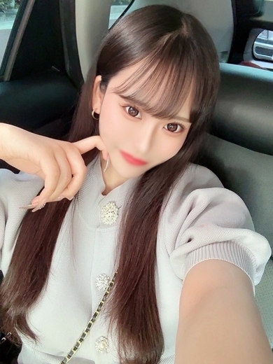 Muteki Platinum outcall escort service KARINA
