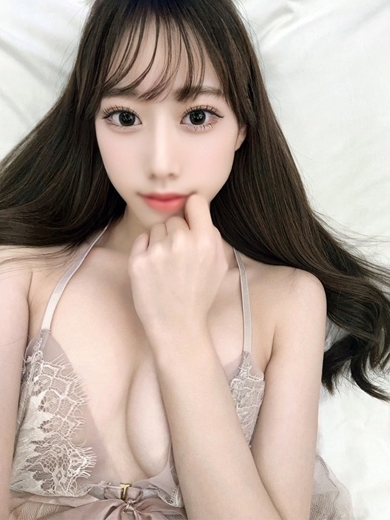 Muteki Platinum outcall escort service MOEKA