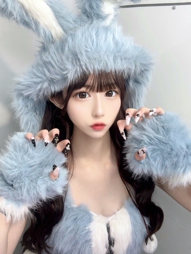 Muteki Platinum outcall escort service MONA