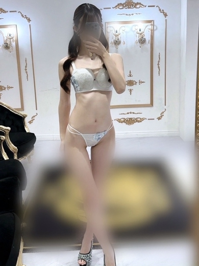Muteki Platinum outcall escort service MONA