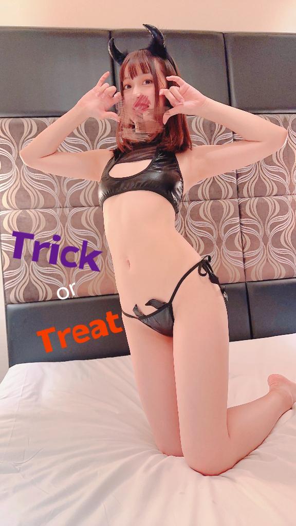 Trick or Treat !! 🎃🦇🕸