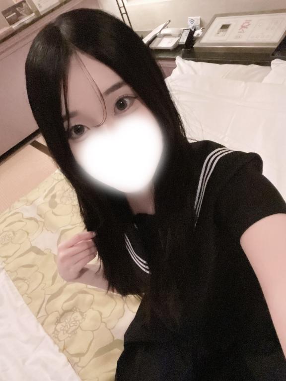 制服の上から…