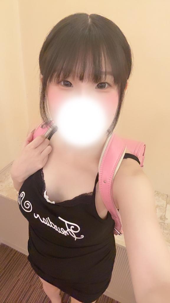 ( ∩'-'⊂ )ｼｭｯ🩷