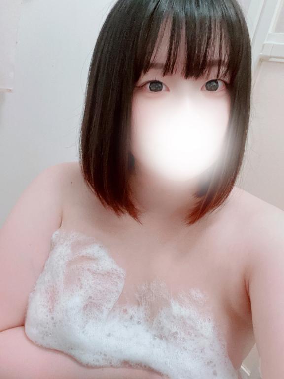 見つめられると…