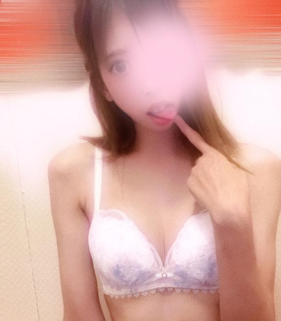 指をくわえて悩み中…