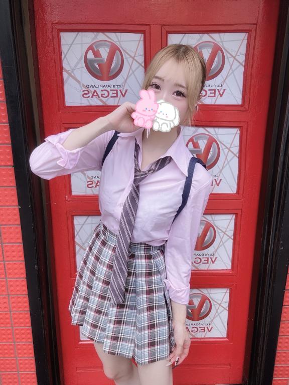 どっちのえみりがすきっ❓♡