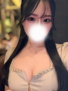 梓紗ななみ