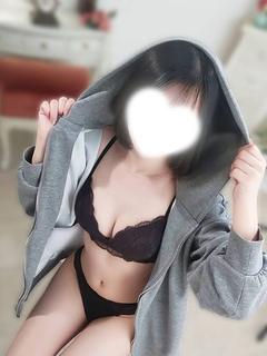 KAWAII CLUB Amatteur girls escort okinawa outcall escort service YUI