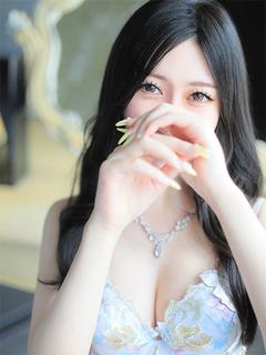 みやび　凛とした華かさを纏う美女