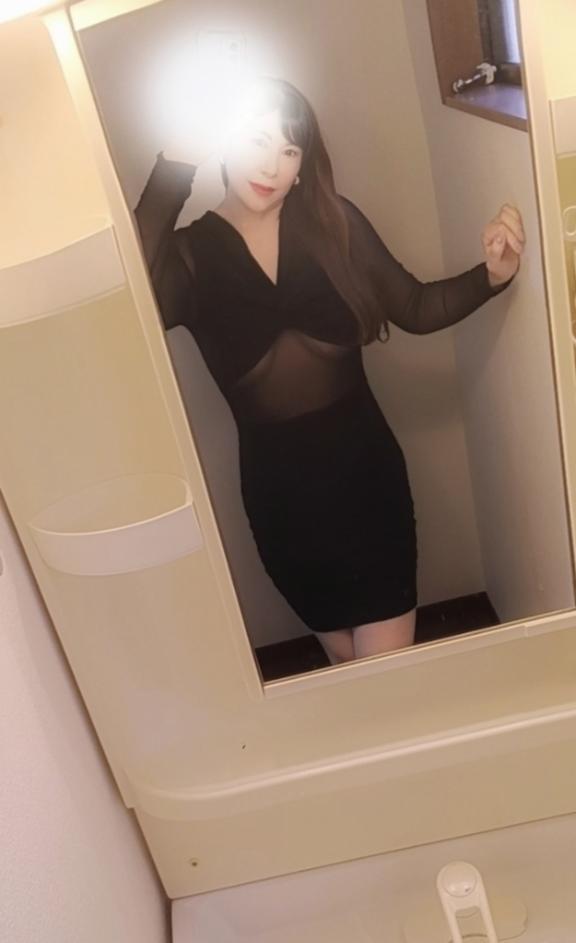 今日も下乳だして