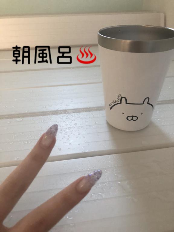 何が飛んでる…？