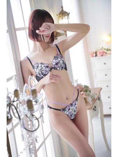 大宮至極のエステ～大人のアロマ～ nuru massage Service outcall RENA
