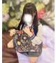 いま、顔をかわいくしています
