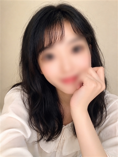   AIRA MOMIHOGUSHI ESUTE