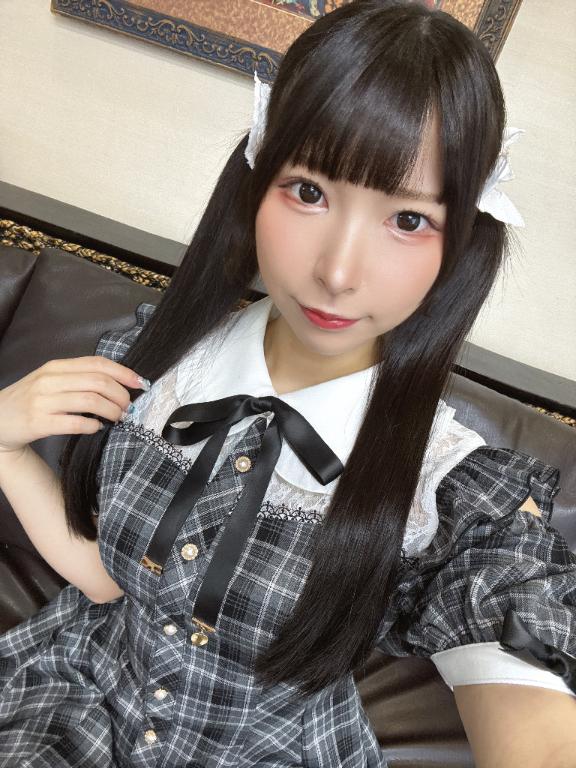 えっちな作品撮ってる女優です♡♡
