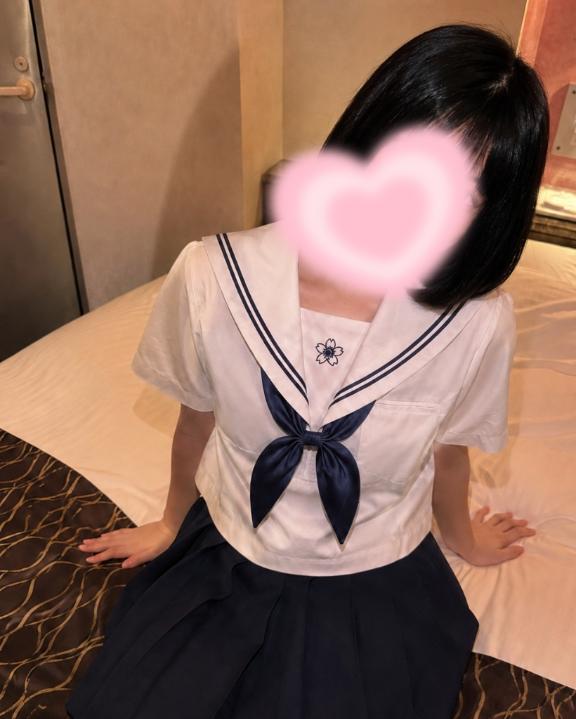 制服まだいけるでしょー！！