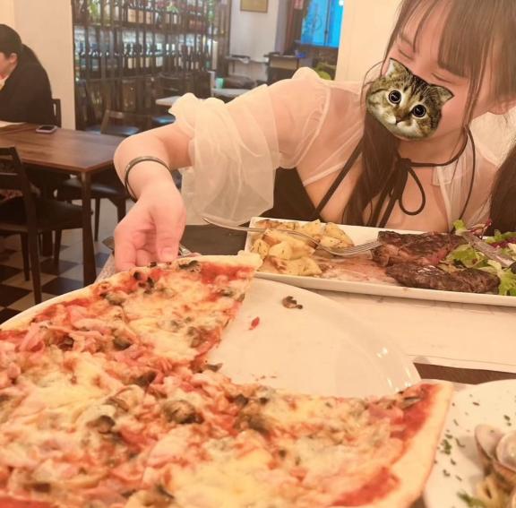 🌸 𝐋𝐎𝐕𝐄 𝐄𝐀𝐓𝐈𝐍𝐆