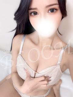 つきな