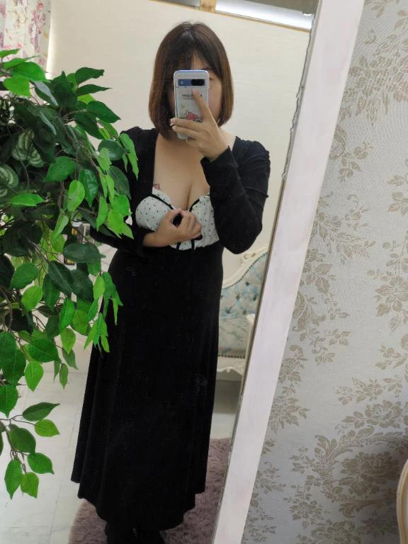 ㊙️谷間チラリなえちな...