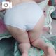 スカートめくれてパンツ見えそう