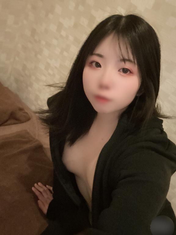 チラ見せ⋯///♡♡